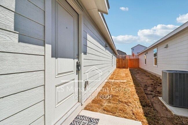 Building Photo - 3618 Amber Glade