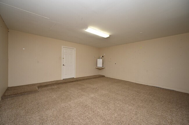 Building Photo - 7006 Biton Dr