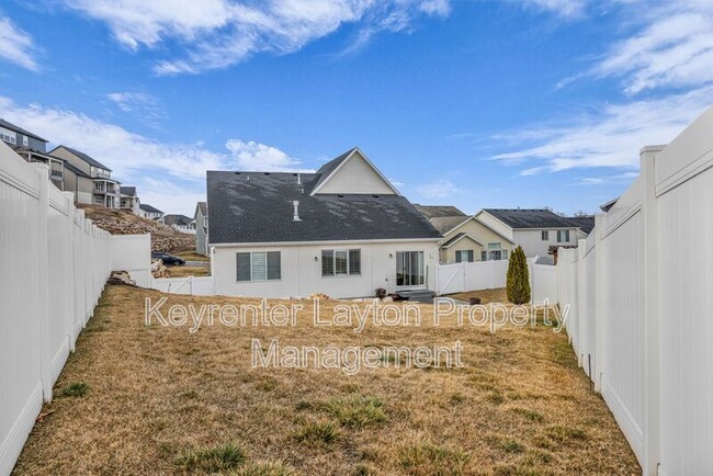 Building Photo - 1447 E Daylily Ct