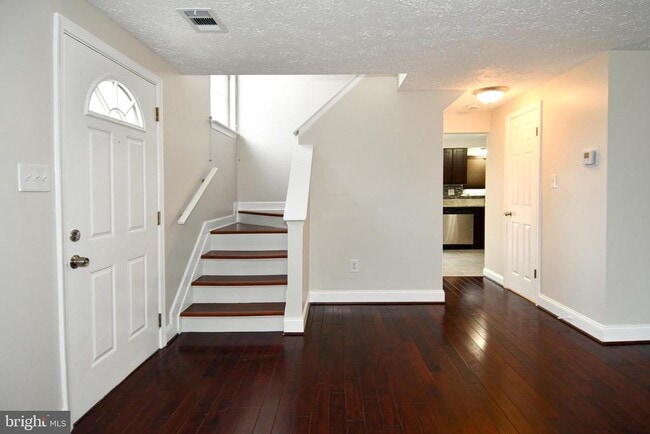 Building Photo - 1586 Pin Oak Dr