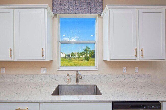 Building Photo - 12623 NW Copper Creek Dr