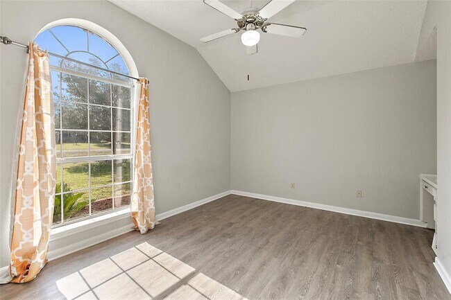 Building Photo - 124 Poplar Dr