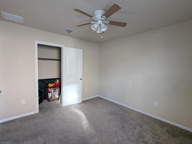 Building Photo - 405 Camellia Dr