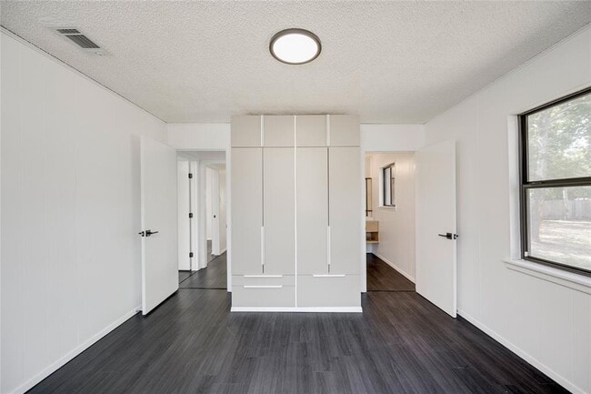 Building Photo - 4948 Crossover Rd