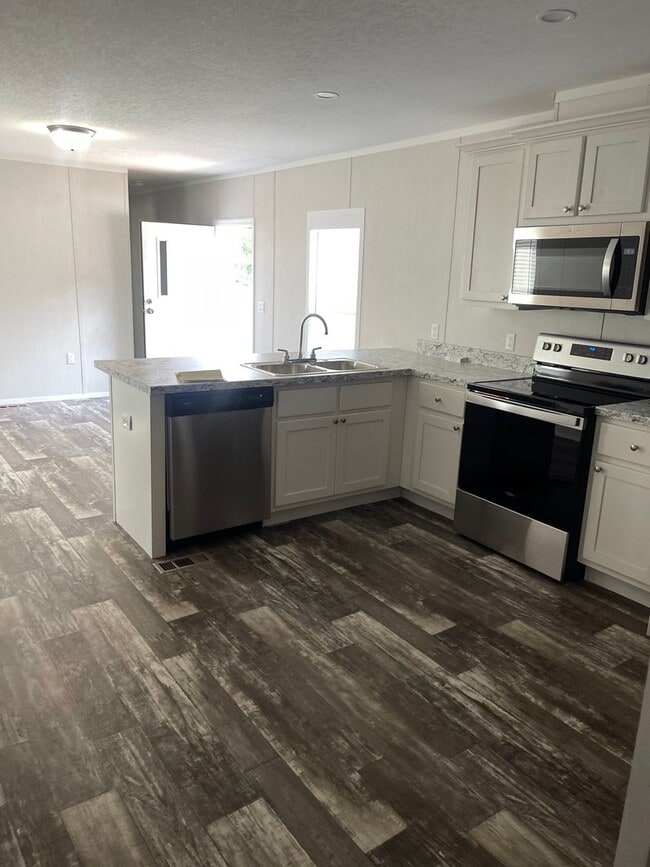 Building Photo - Luxury 3 Bedroom/ 2 Bath Mobile Home