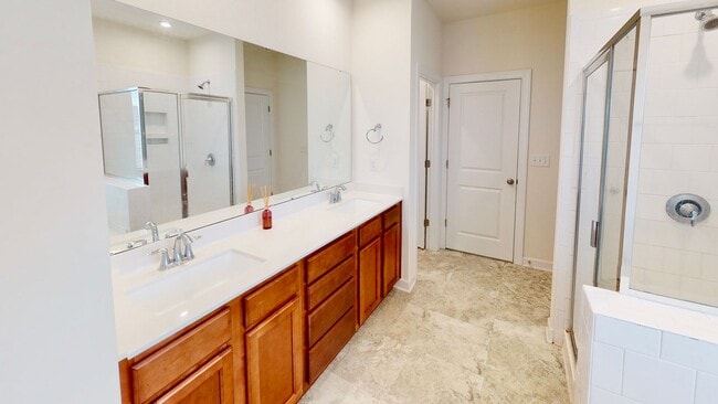 Building Photo - 4500 Collingham Dr