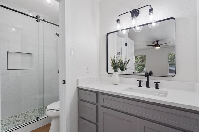 Building Photo - 9730 Anderson Village Dr