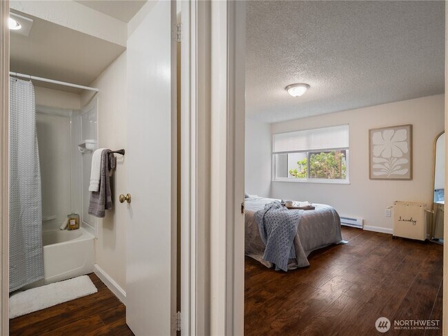 Building Photo - 7425 Ruby Dr SW