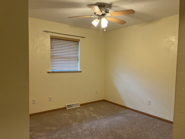 Building Photo - "Spacious 3-Bedroom Side by Side Duplex in...