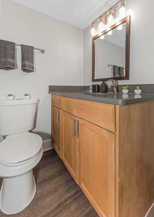 Building Photo - 4404 W Kennedy Blvd