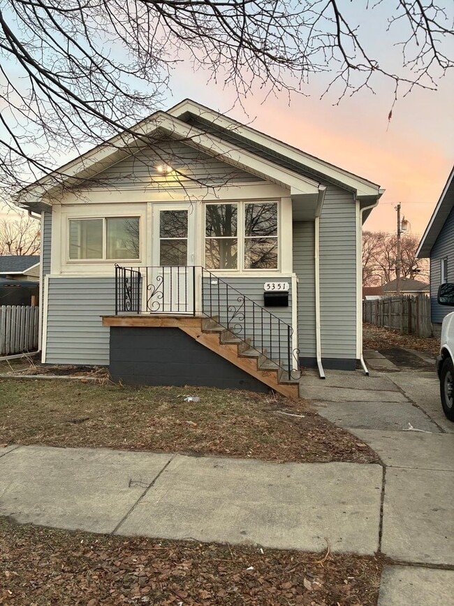 Building Photo - Charming 2-Bedroom Home in Hammond, IN