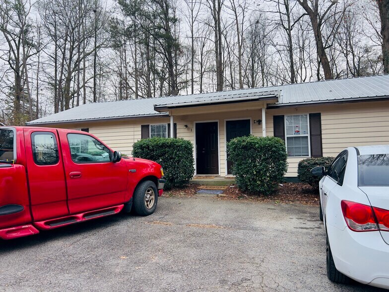 Building Photo - 107 Timberlane St