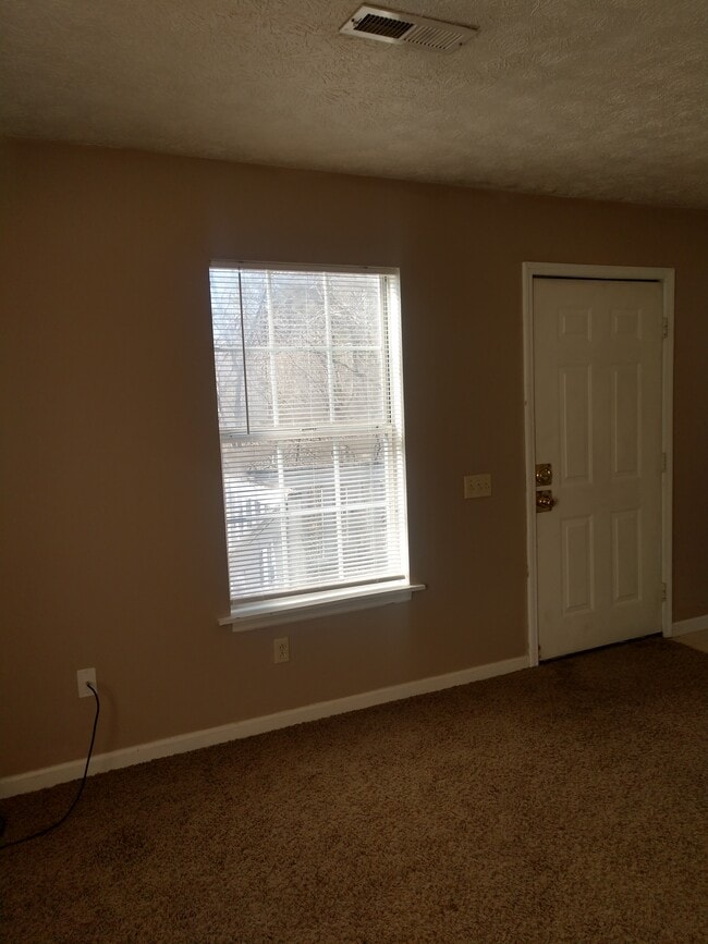 Building Photo - 709 Littlebrook Rd