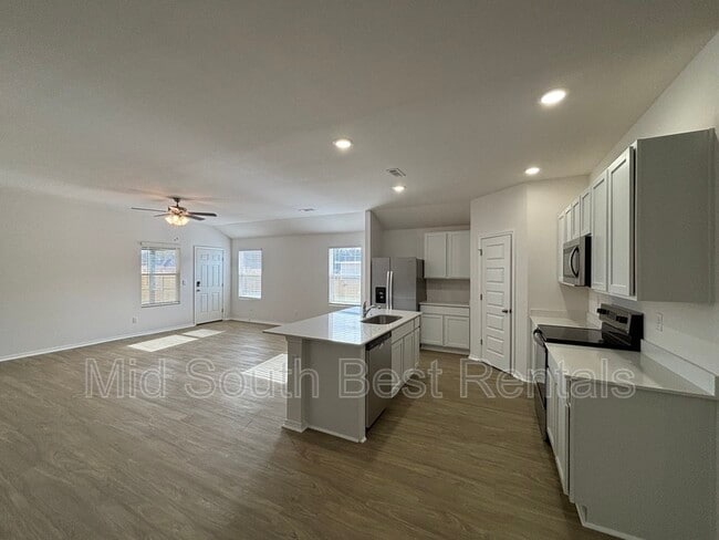 Building Photo - 6428 Newark Dr