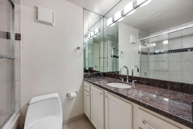 Building Photo - 111 E Chestnut St