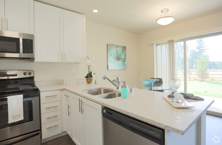 Model Home Kitchen - Arcadia Crossing