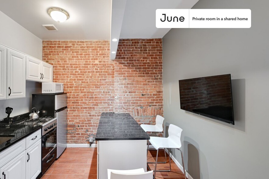 Building Photo - Private bedroom in 2 bed/1 bath Home