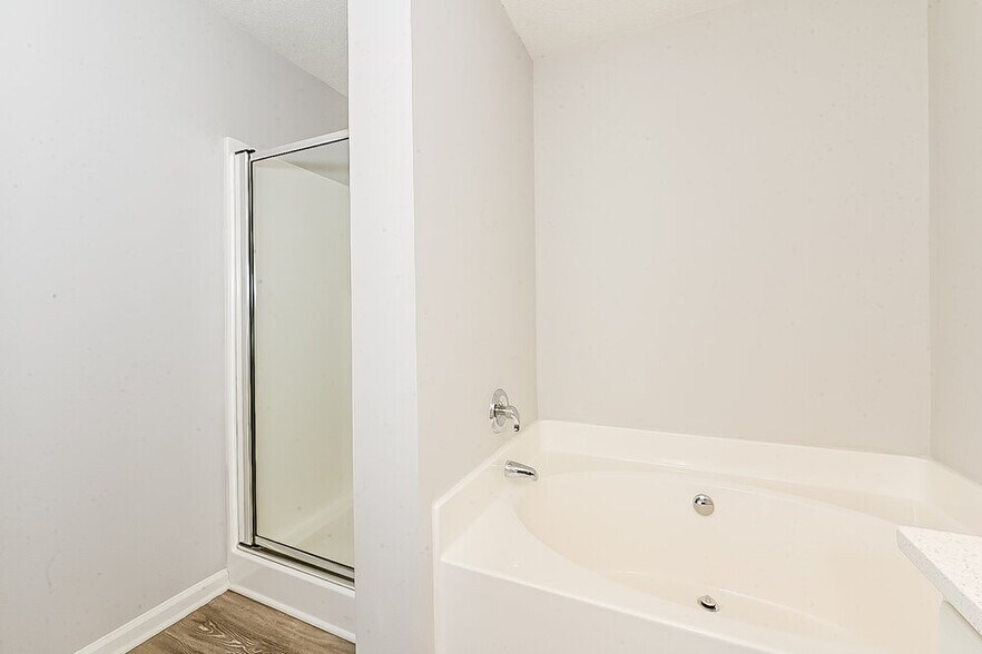 Building Photo - 1618 Thornwick Trace