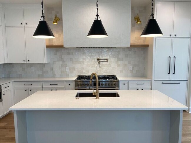 Building Photo - Beautiful New House in West Nashville - Hi...