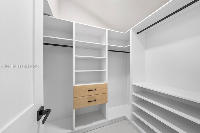 Building Photo - 7540 Los Pinos Blvd