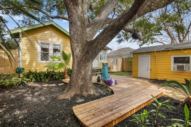 Building Photo - 4823 Fannin Dr