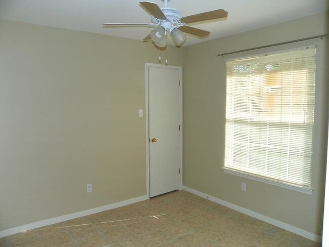 Building Photo - 509 Texas Ave