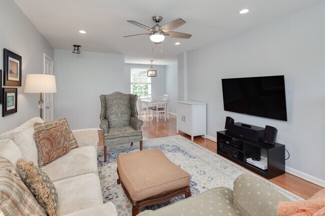 Building Photo - 3281 S Stafford St