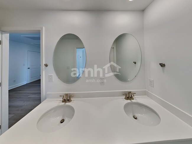 Building Photo - 215 Argea Dr