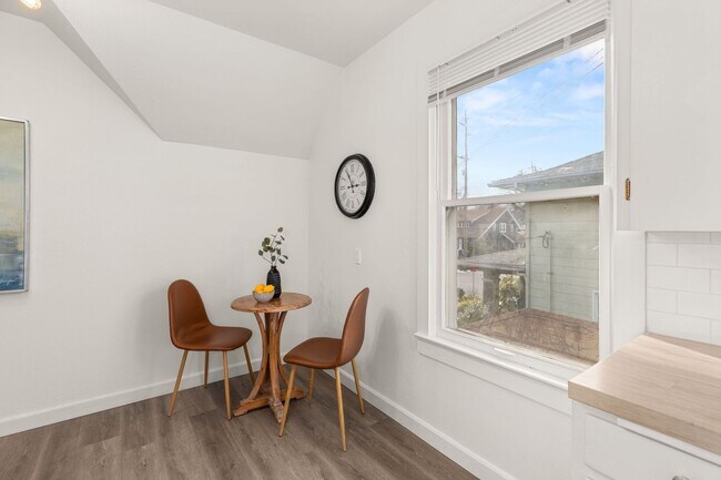Building Photo - 405-409 2nd St