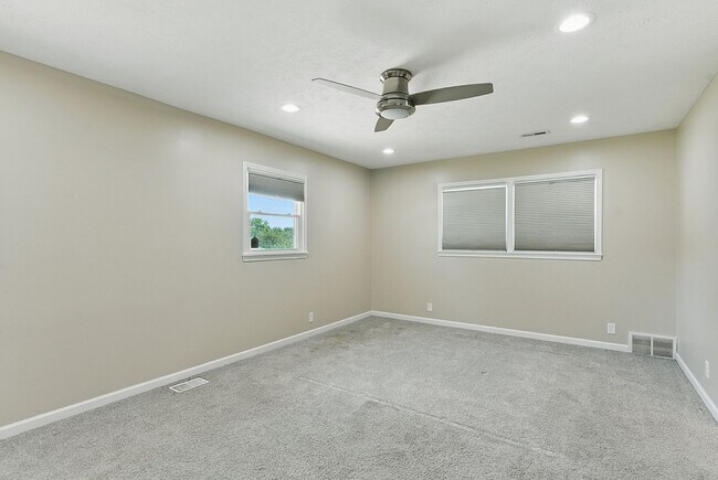 Building Photo - Spacious 4-Bedroom Home for Rent in Desira...