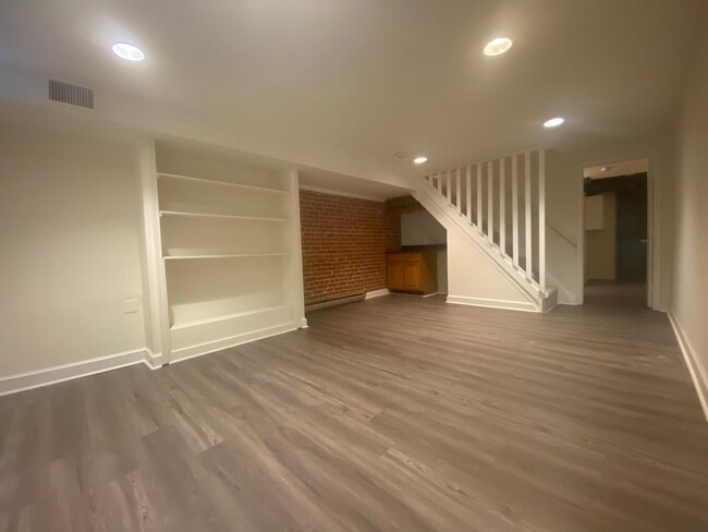 Building Photo - Renovated Georgetown Rowhouse Just Steps A...