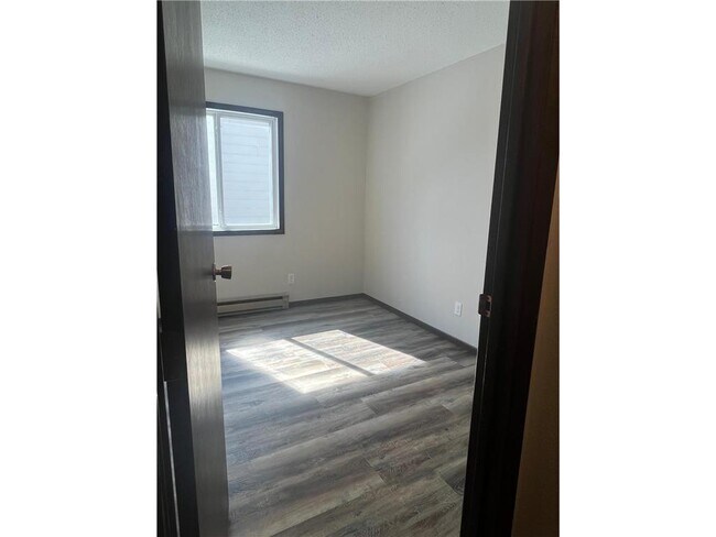 Building Photo - 301 W Bert St