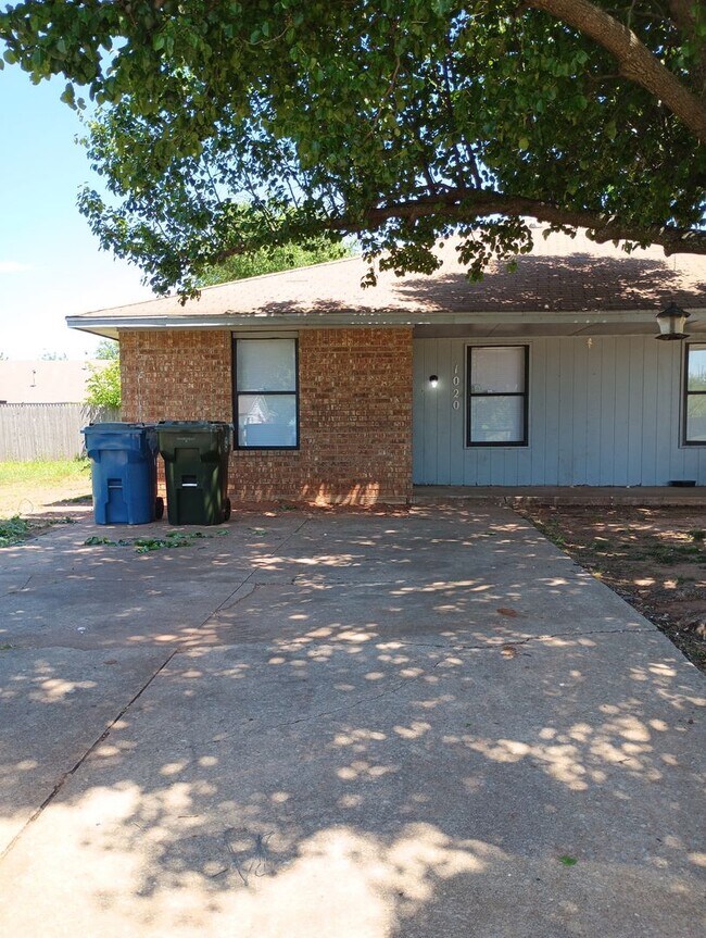 Building Photo - Cute Duplex