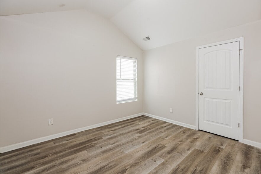 Building Photo - 5163 Rapahoe Trail