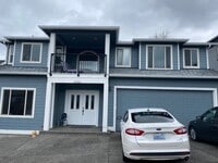 Building Photo - 5-Bedroom Home Located in Barkley Neighborhood