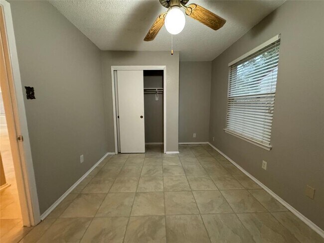 Building Photo - 2917 Zeke Bend