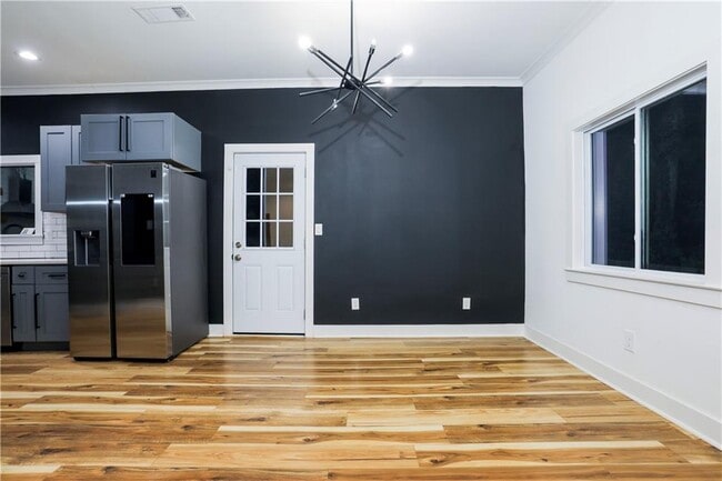 Building Photo - 3040 Valley Cir