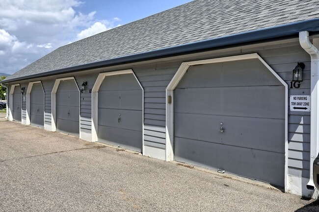 Building Photo - 1601 W Swallow Rd