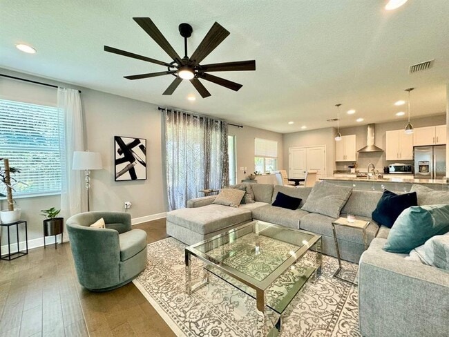 Building Photo - 816 W Adalee St