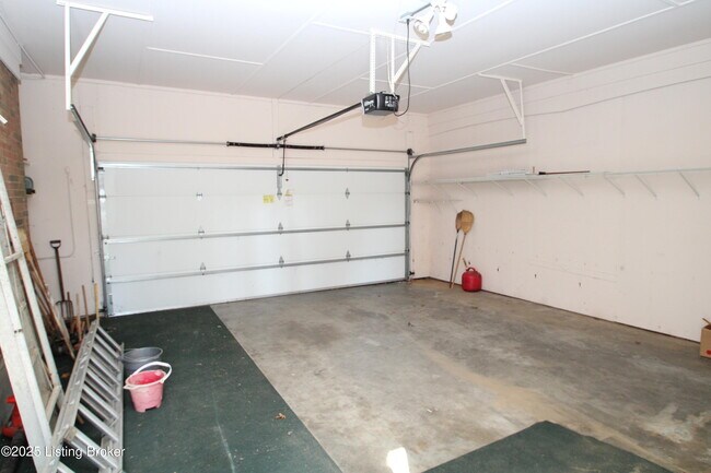 Building Photo - 3026 Kaye Lawn Dr