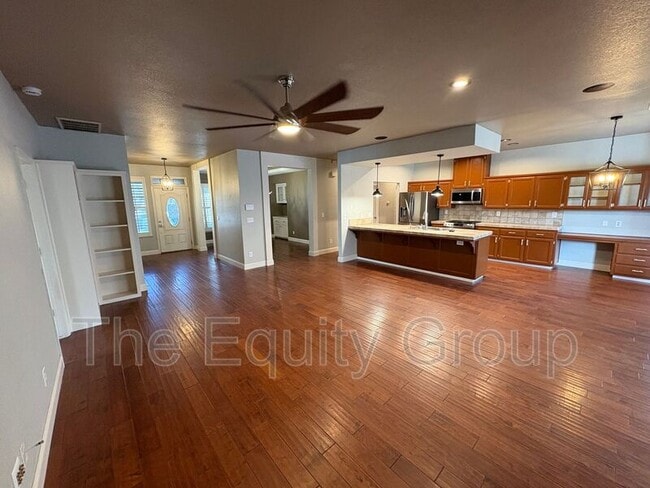 Building Photo - 540 W Birch Ct