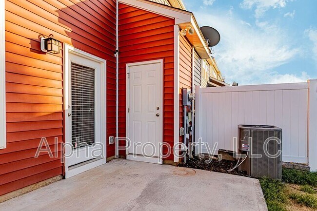 Building Photo - 400 Pangel Ln