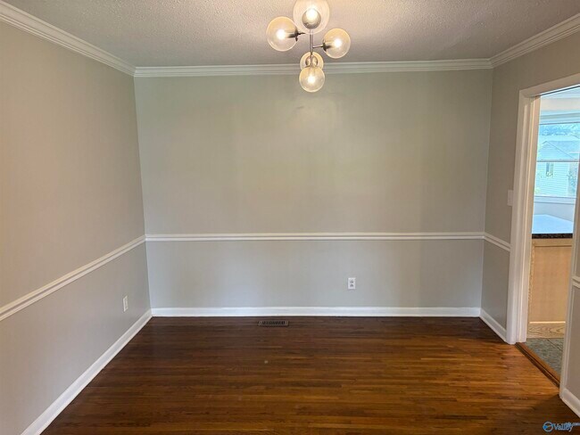 Building Photo - 2109 Villaret Dr SW