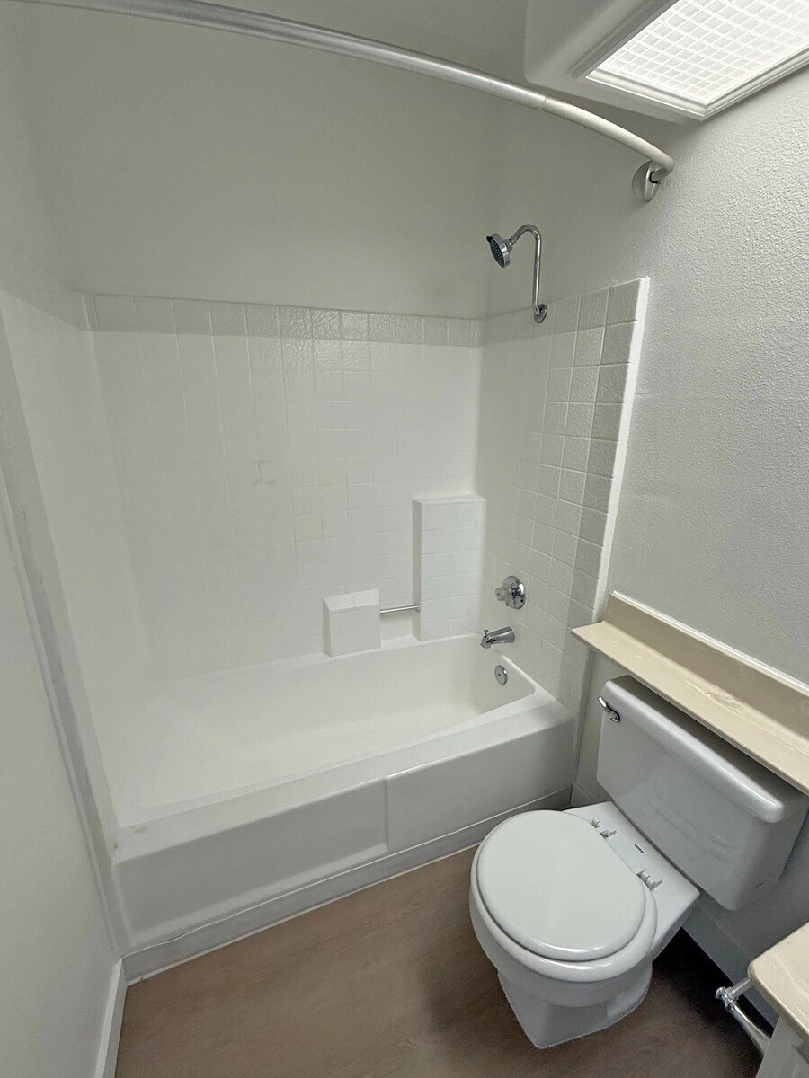 Building Photo - 912 Croft Ave