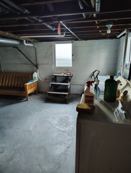 Building Photo - 153 Grove St