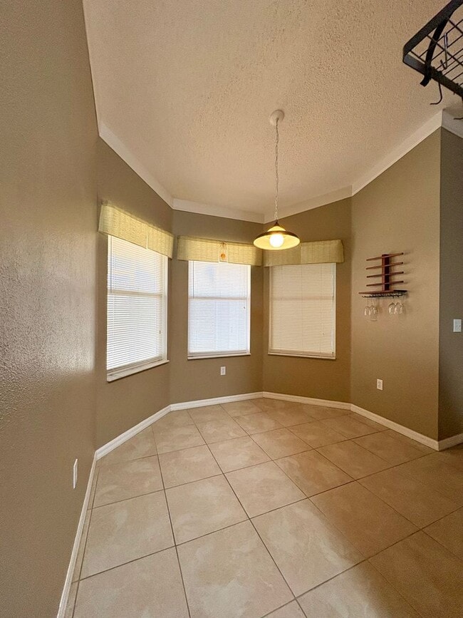 Building Photo - Beautiful 3Bed/2Bath with 2-Car Garage on a Cul-de-Sac