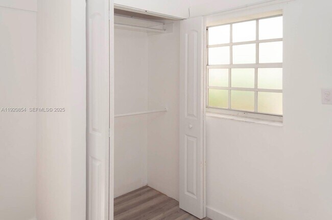 Building Photo - 6384 SW 31st St