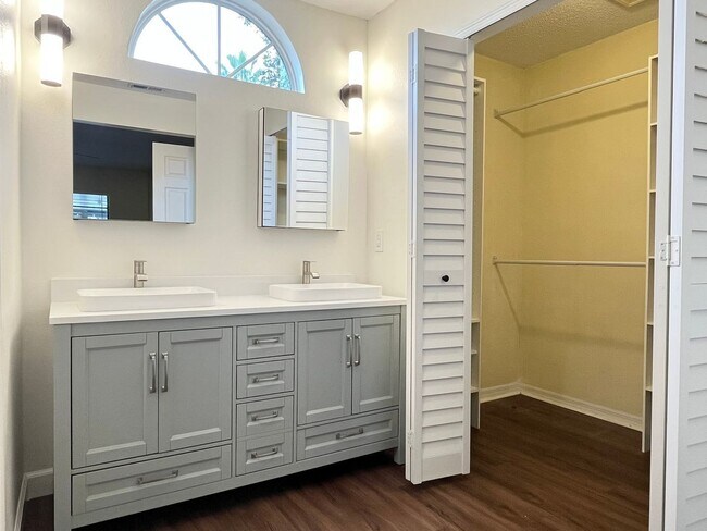 Building Photo - 947 Wages Way