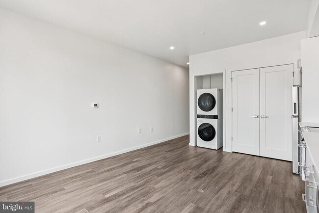 Building Photo - 1201 Vine St