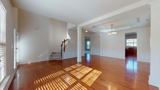 Building Photo - Beautiful 4 Bedroom Home in the vibrant city of Raleigh!